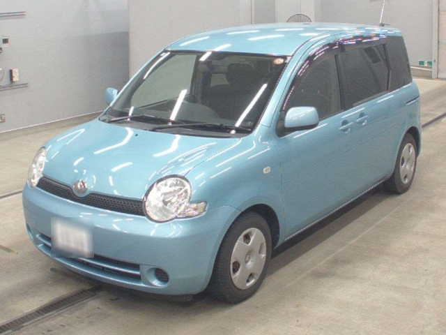 TOYOTA SIENTA — фото