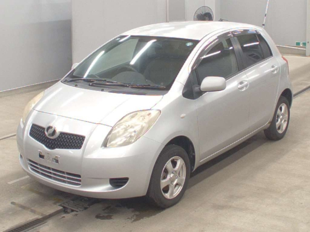 TOYOTA VITZ — фото