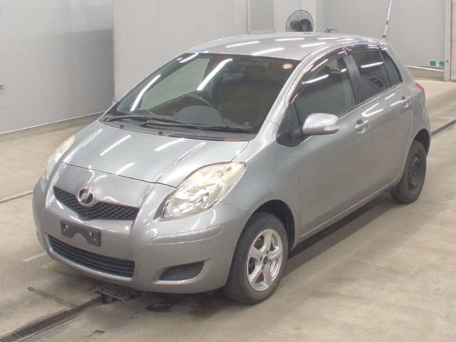 TOYOTA VITZ — фото