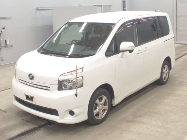 TOYOTA VOXY — фото