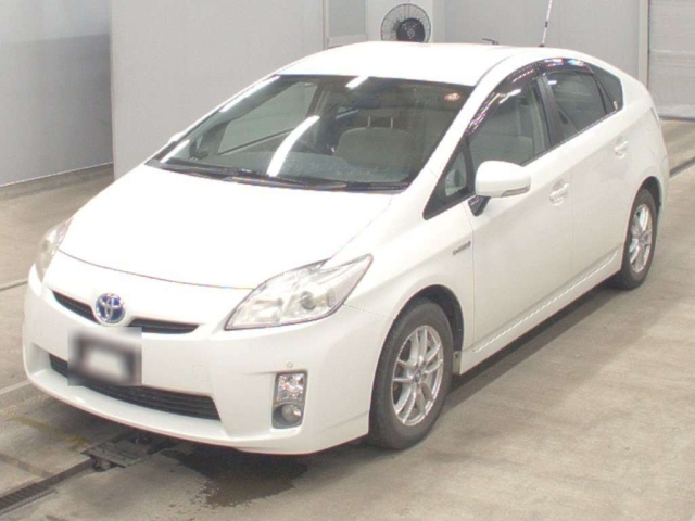 TOYOTA PRIUS — фото