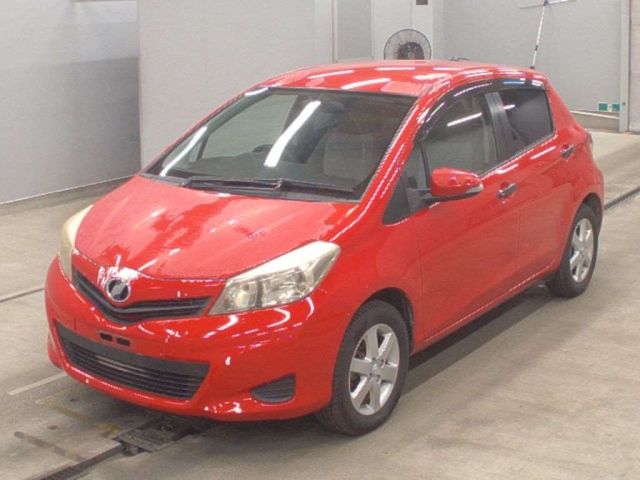 TOYOTA VITZ — фото