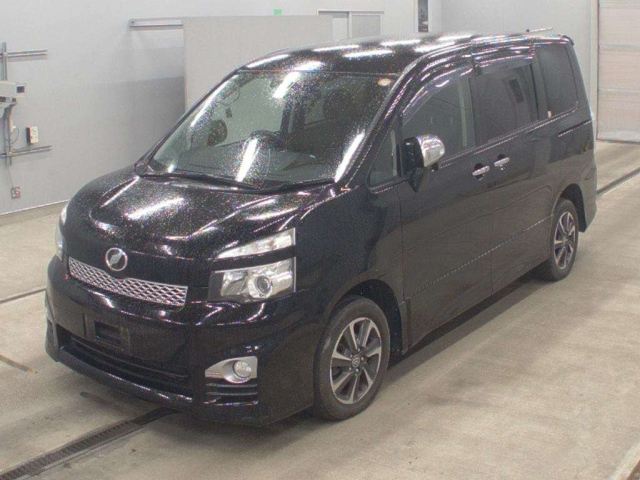 TOYOTA VOXY — фото
