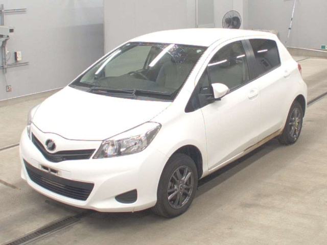 TOYOTA VITZ — фото
