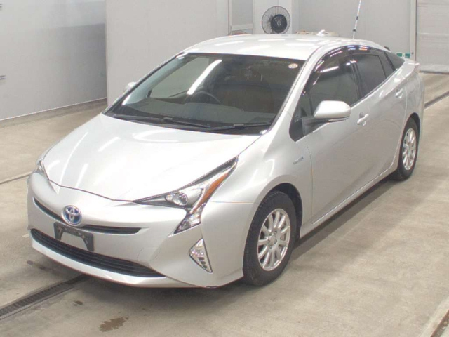 TOYOTA PRIUS — фото