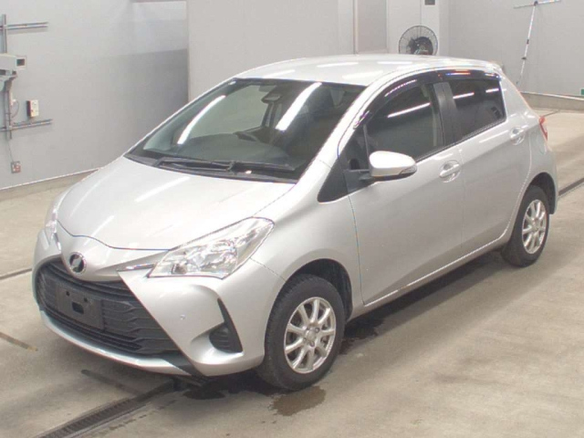TOYOTA VITZ — фото