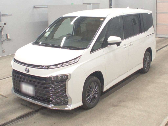 TOYOTA VOXY — фото