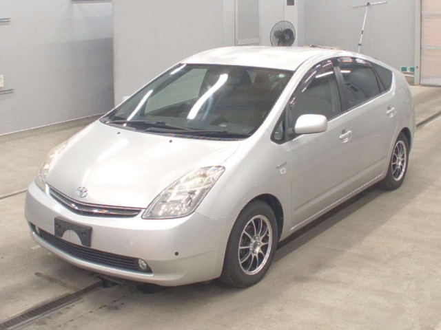 TOYOTA PRIUS — фото