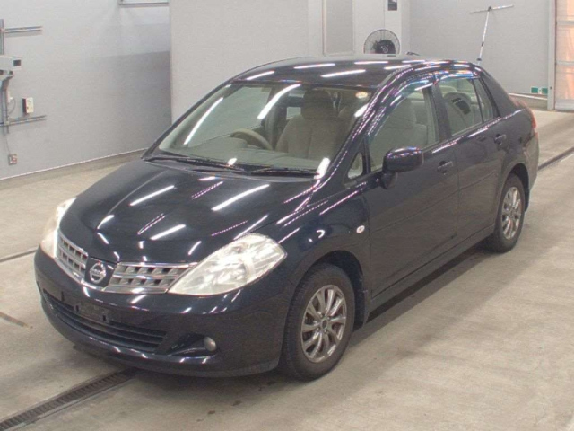 NISSAN TIIDA — фото