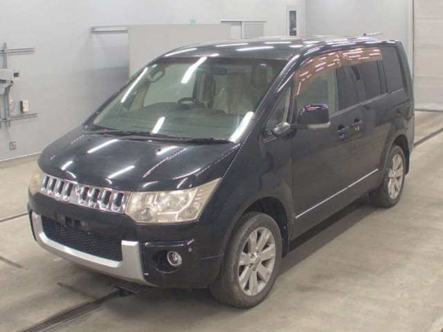 MITSUBISHI DELICA — фото