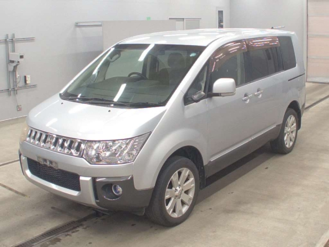 MITSUBISHI DELICA — фото