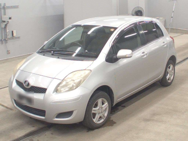TOYOTA VITZ — фото