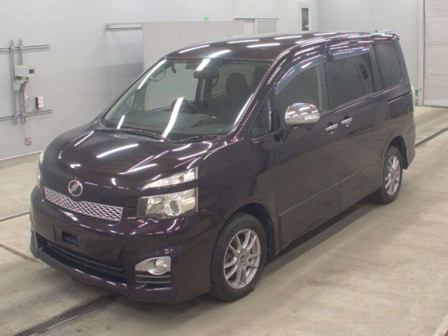 TOYOTA VOXY — фото