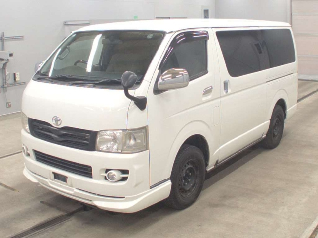 TOYOTA HIACE VAN