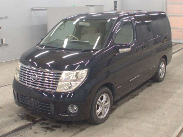 NISSAN ELGRAND — фото