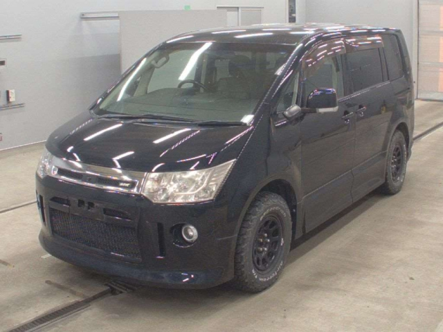 MITSUBISHI DELICA — фото