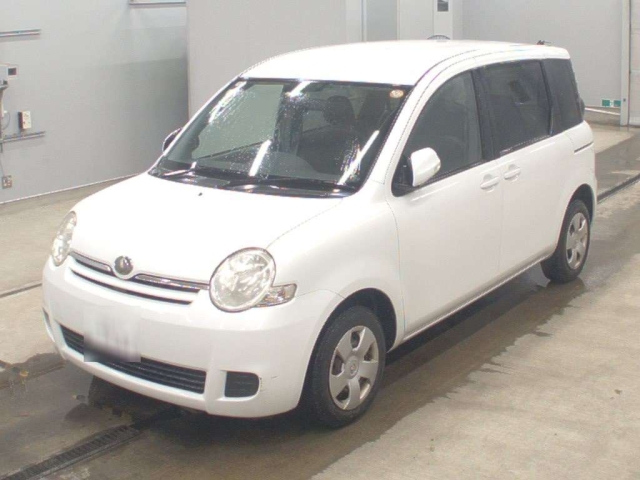 TOYOTA SIENTA — фото