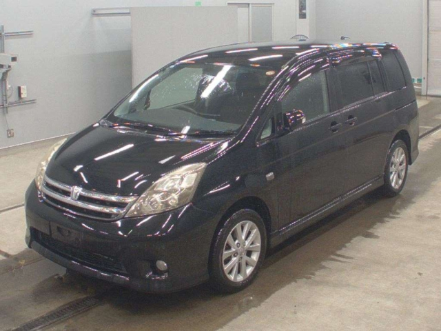 TOYOTA ISIS — фото