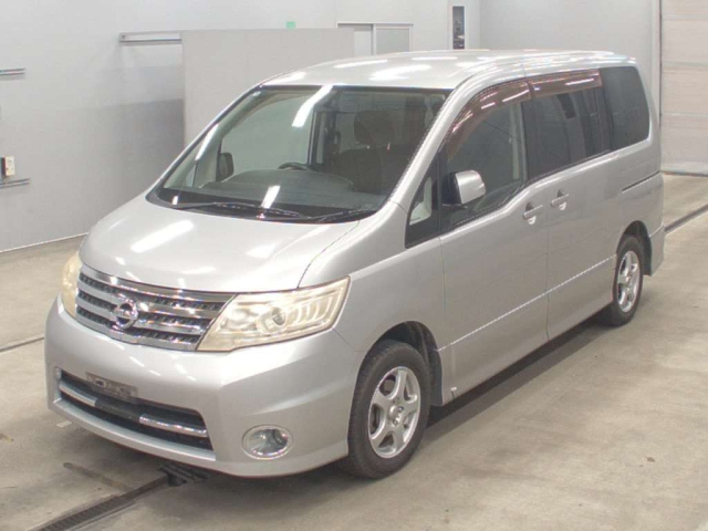 NISSAN SERENA — фото