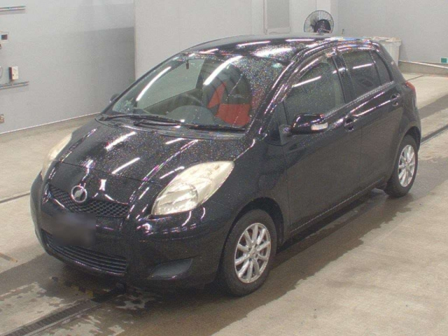 TOYOTA VITZ — фото