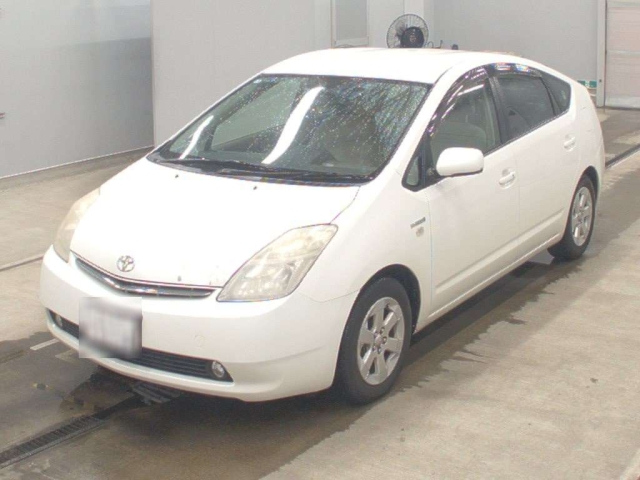 TOYOTA PRIUS — фото