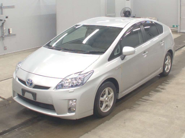 TOYOTA PRIUS — фото