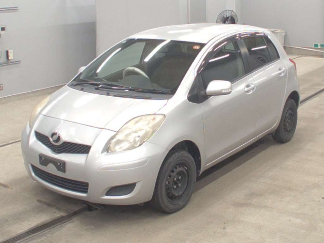 TOYOTA VITZ — фото