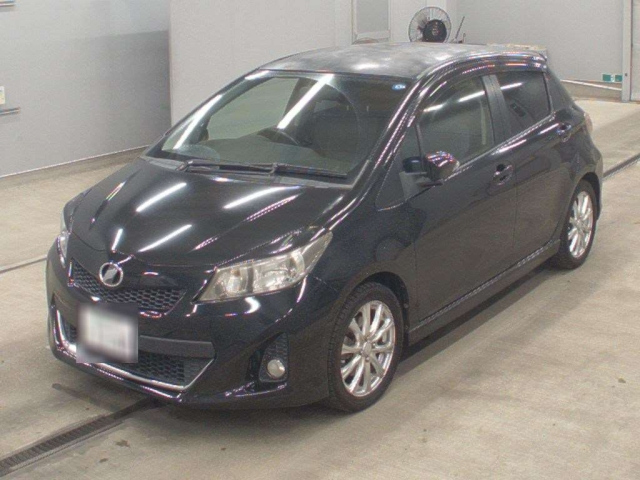 TOYOTA VITZ — фото