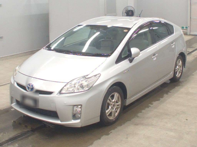 TOYOTA PRIUS — фото