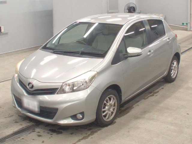 TOYOTA VITZ — фото