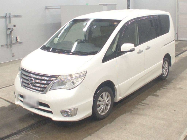 NISSAN SERENA — фото