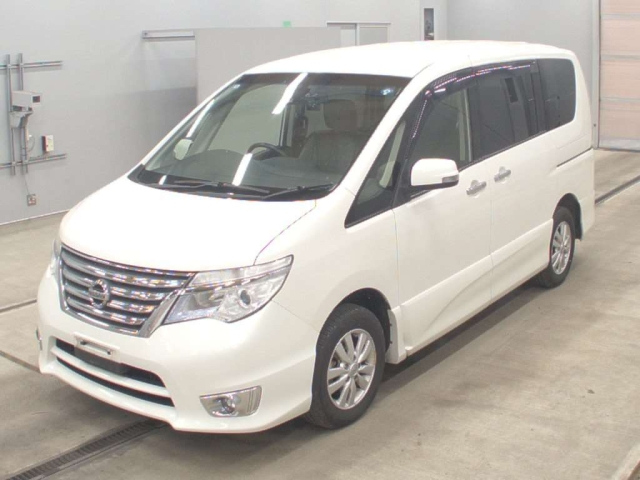 NISSAN SERENA — фото