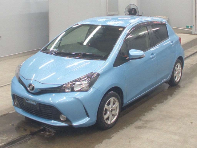 TOYOTA VITZ — фото