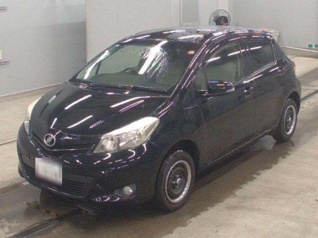 TOYOTA VITZ — фото