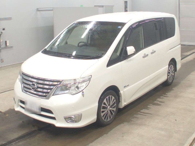 NISSAN SERENA — фото