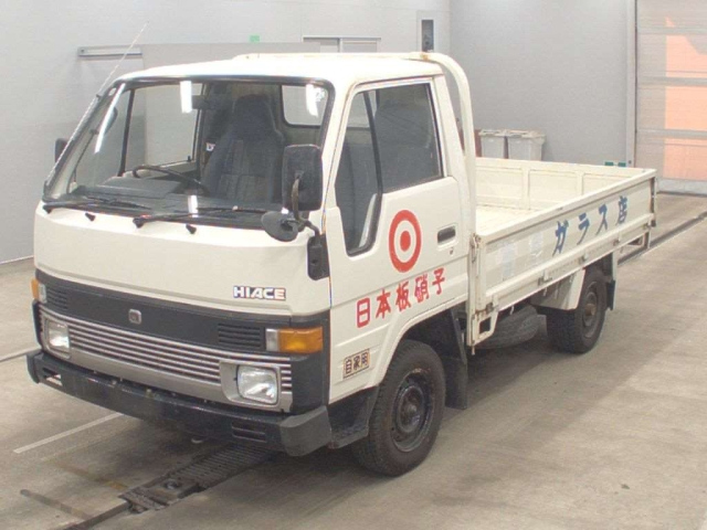 TOYOTA HIACE — фото
