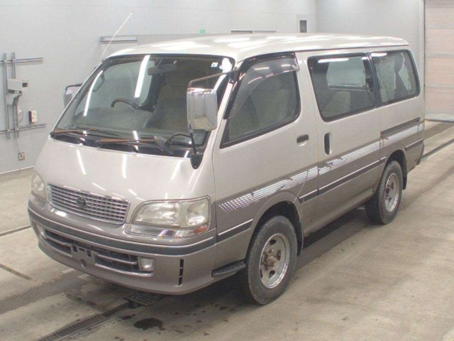 TOYOTA HIACE — фото