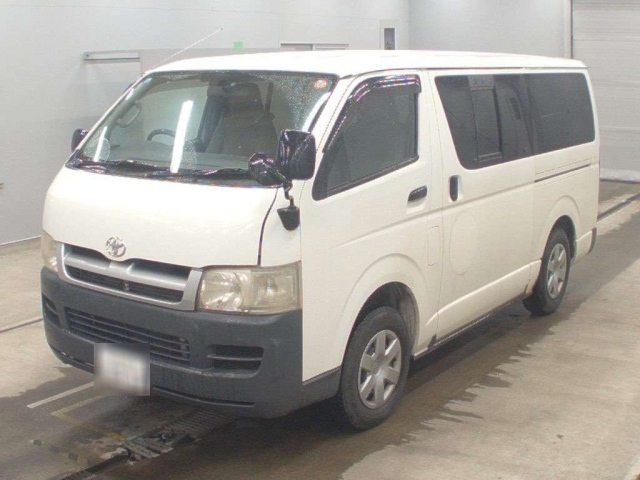 TOYOTA HIACE — фото