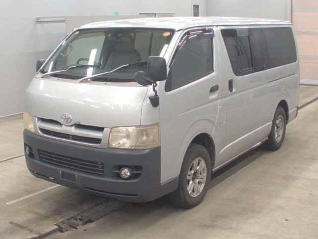 TOYOTA HIACE — фото