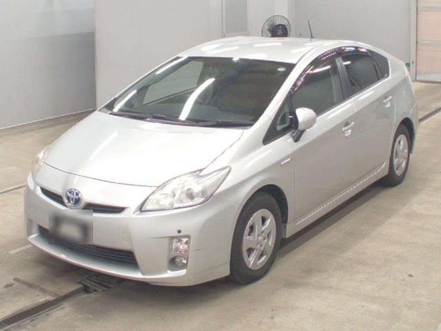 TOYOTA PRIUS — фото