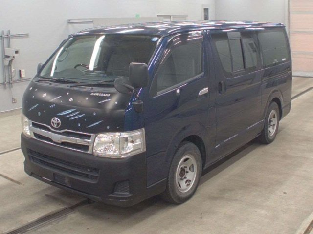 TOYOTA HIACE — фото