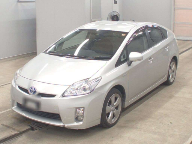 TOYOTA PRIUS — фото