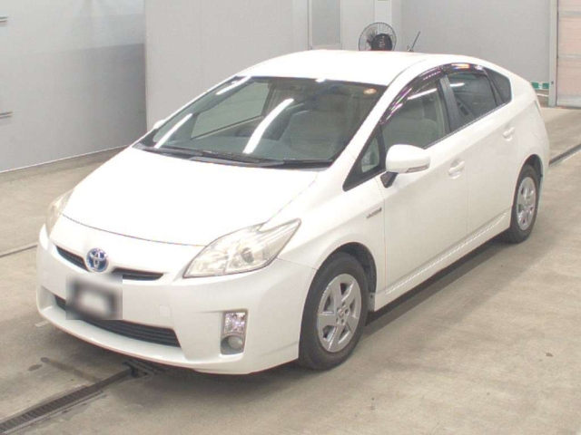 TOYOTA PRIUS — фото