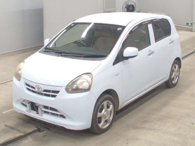 TOYOTA PIXIS — фото