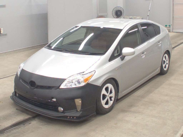 TOYOTA PRIUS — фото