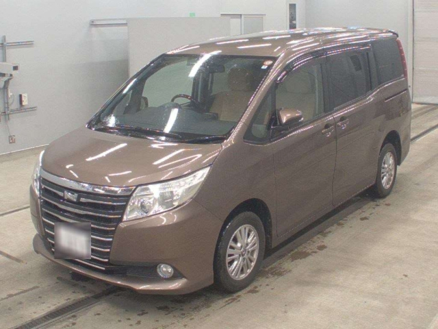 TOYOTA NOAH — фото