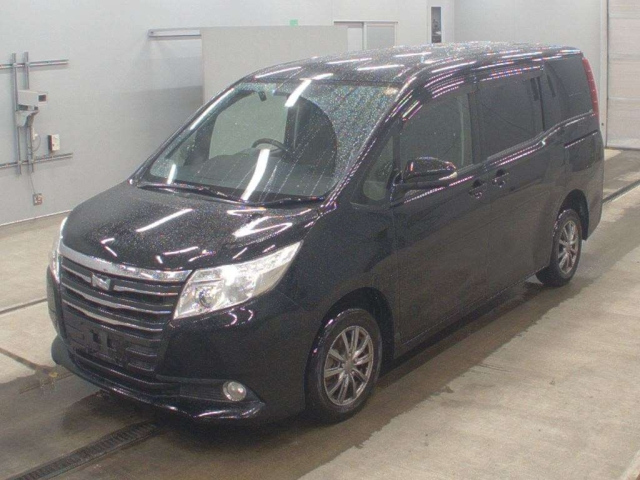 TOYOTA NOAH — фото