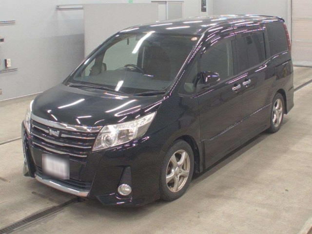 TOYOTA NOAH — фото