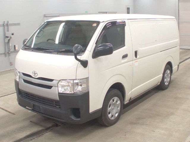TOYOTA HIACE — фото