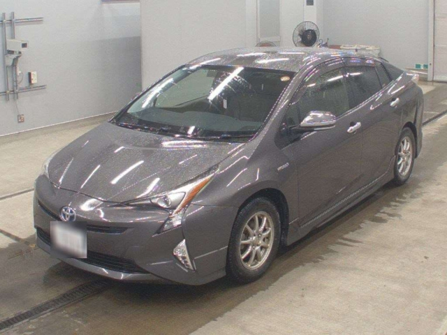 TOYOTA PRIUS — фото